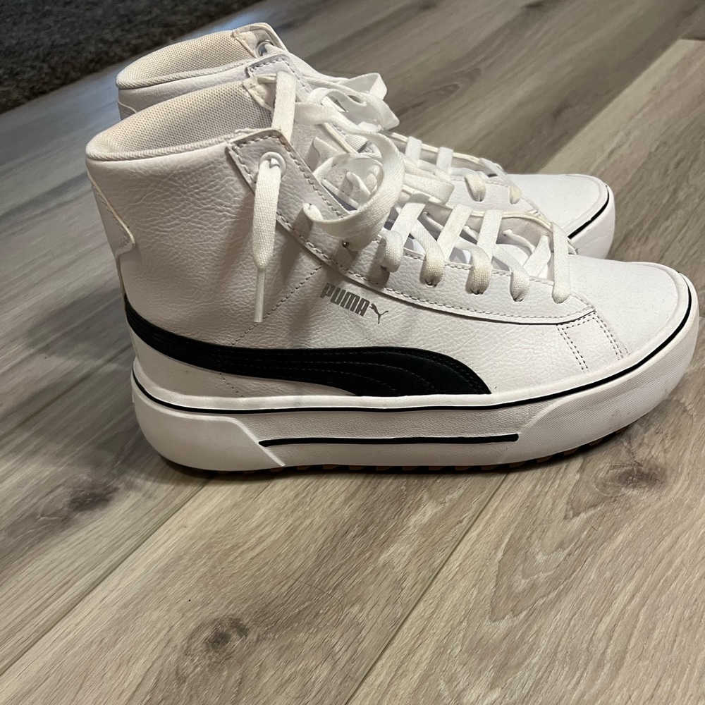 Platform Pumas